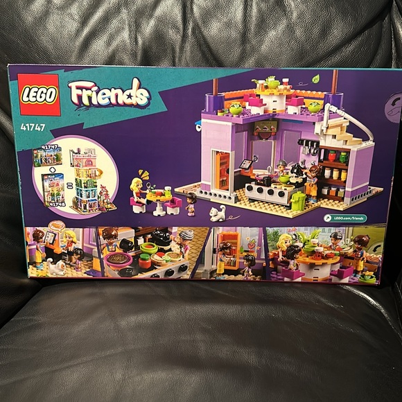 Lego Friends Heartlake City Community Kitchen (41747) - Picture 2 of 3